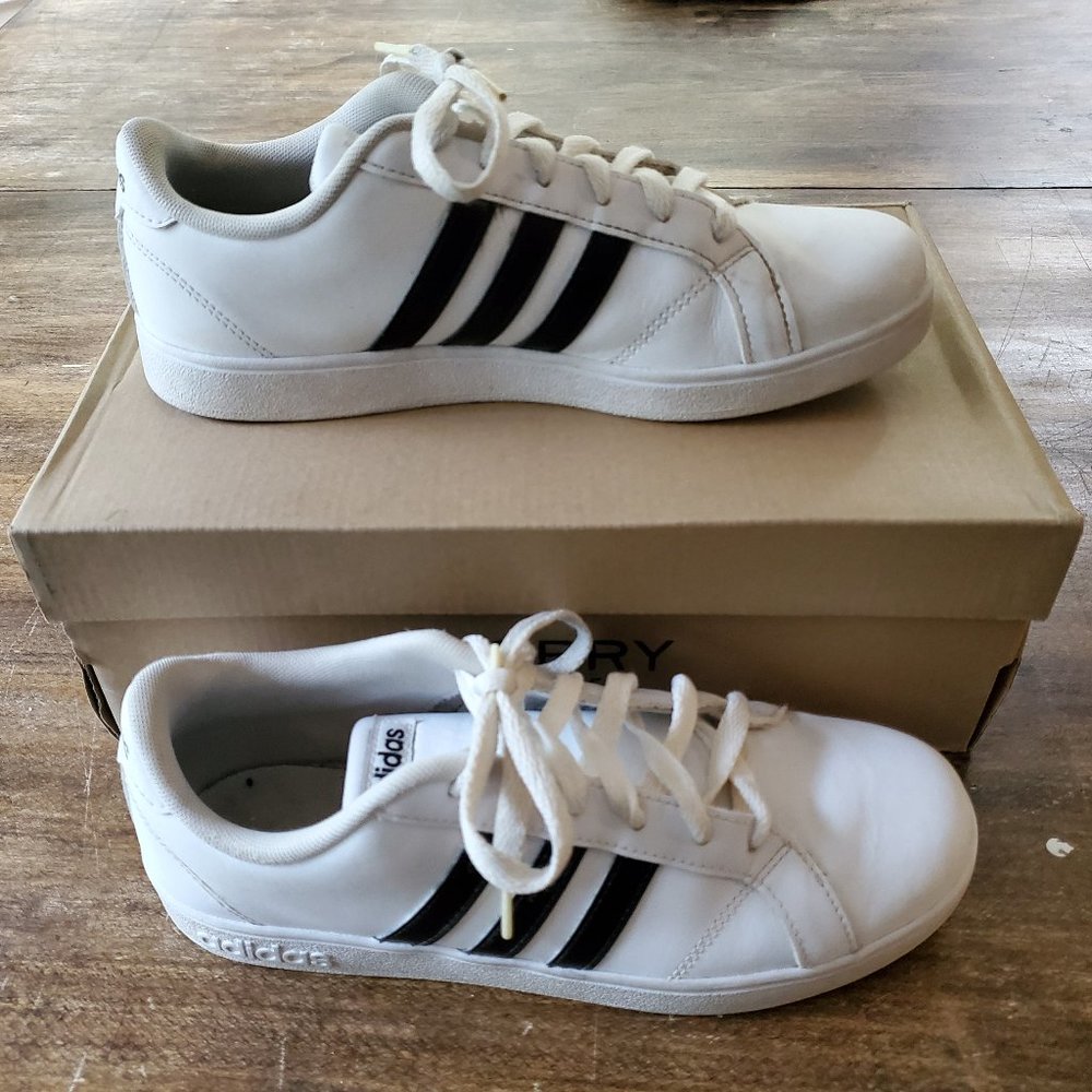 Youth Adidas Baseline White w/ Black Stripe 5 1/2 - Picture 1 of 6